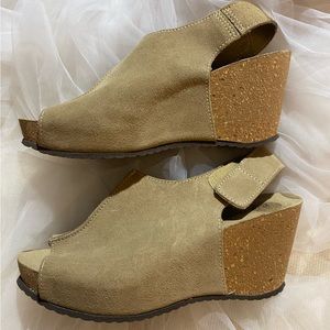 Tan cork heels. Very comfortable. Bio Gold.